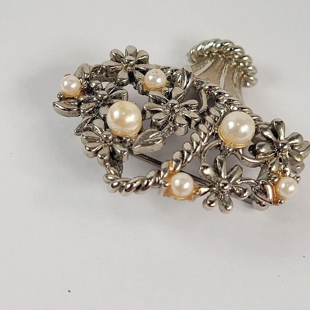 Vintage Trifari Floral Basket Brooch Pin Silver Tone Faux Pearl Costume Jewelry